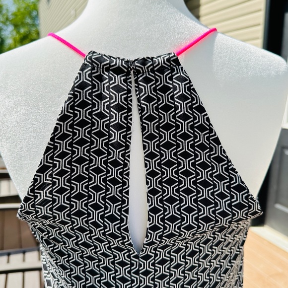 Express Reversible tank top Small NWOT Black White & Hot Pink - Picture 3 of 3